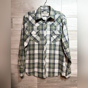 Wrangler button up pearl snap western shirt, size large, in excellent condition!